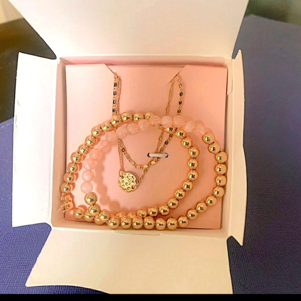 New in Box !!Lily Sky. Bracelet set
